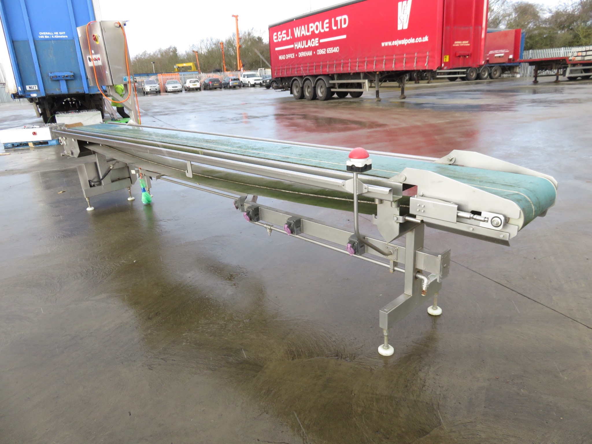 1 x Conveyor with guttering. Quick release belt. 5 metres x 350 mm belt
