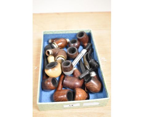 A collection of vintage smokers pipes approx 12