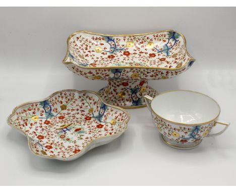  A Chamberlains Worcester footed bowl, rectangular with everted corners, in chinoiserie style decoration with iron red and gi