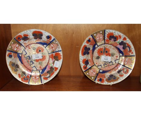 A Chamberlain's Worcester Imari pattern plate, 22cm diameter and another, (a/f, hairline crack), (2).