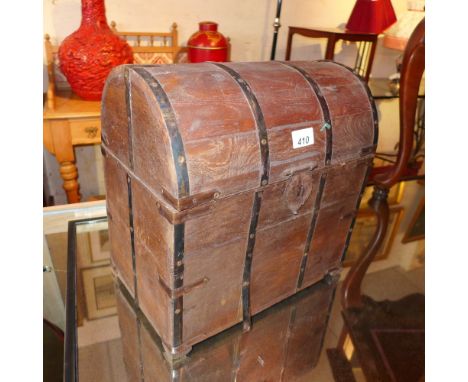 Decanter box, fitted interior 