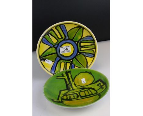 Two Poole Pottery Delphis Pattern Shallow Dishes in Yellow and Green colours, 20cms diameter 