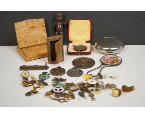A box of mixed collectables to include a burrwood box and a snuff box. 