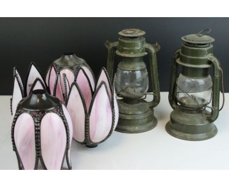 Two hurricane style lamps together with four floral shaped contemporary lamp shades. 