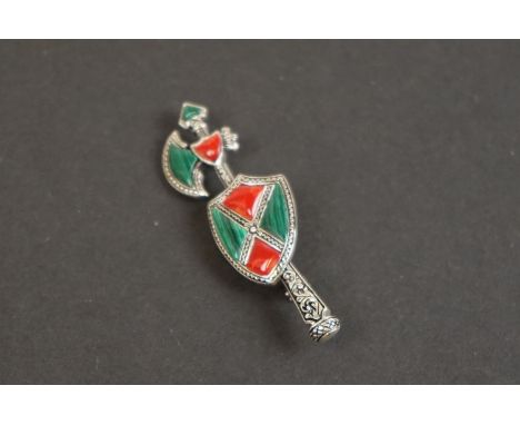 Silver agate set arrow shaped brooch 