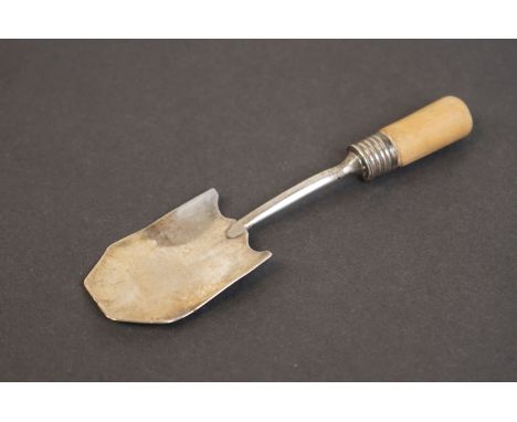 A fully hallmarked sterling silver Georgian caddy spoon in the form of a shovel. 