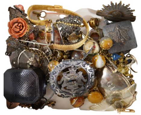 A small group of assorted Victorian and later jewellery including, costume, a 9ct horseshoe brooch, yellow metal and five sto