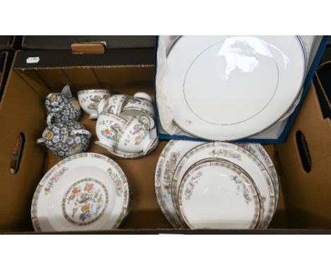 A Wedgwood 'Kutani Crane' dinner/tea service for six to/w a boxed Royal Worcester 'Silver Viceroy' cake-stand and a Japanese 