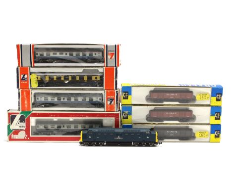 LIMA: A collection of Lima N gauge to include: Class 55 Deltic, 'The Fife and Forfar Yeomanry', together with four Lima coach