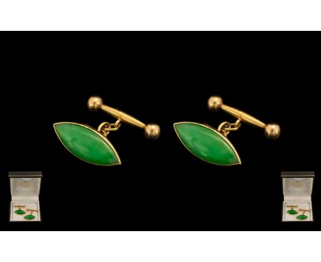 18 ct Gold - jade Set Attractive Pair of Gents Cufflinks - marked 18 ct and W.N makers mark. The Jade of excellent colour and
