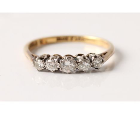 A hallmarked 18ct yellow gold five stone diamond ring, set with five graduated round brilliant cut diamonds, total diamond we