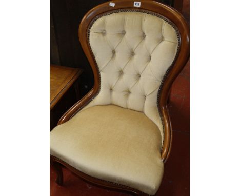 A Victorian style button back bedroom chair and blanket box 