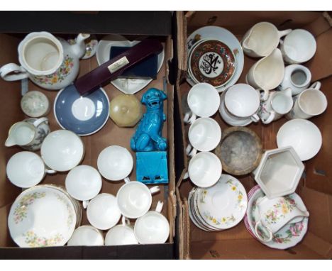 A lot of predominantly ceramics to include Wedgwood, Sylvac, Colclough, Royal Worcester, Poole Pottery and similar (2)