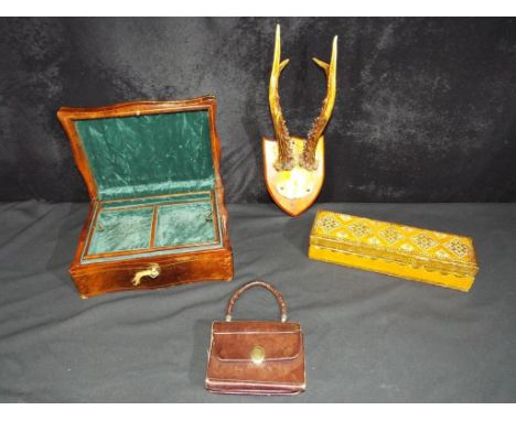 A pair of roe deer antlers and partial skull mounted on shield shaped plaque, a good quality velvet lined jewellery box, a la