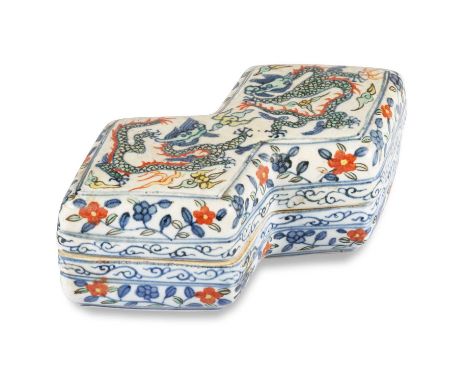A CHINESE WUCAI BOX AND COVER bears Jiajing mark, Ming/Qing Dynasty, of shaped outline with lift-off cover, painted with five