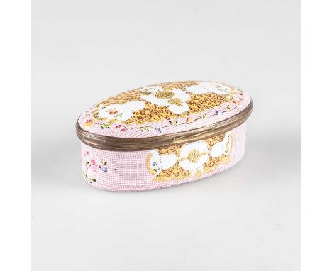 A BILSTON ENAMEL SNUFF BOX, CIRCA 1770 oval form, decorated with a pink gingham ground and flowers. 9.3cm wide