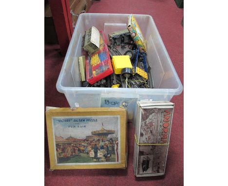 Quantity of Hornby 'O' Gauge Tinplate Model Railway and Meccano.