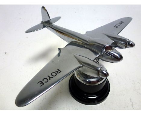 A good vintage accessory mascot, features 'Rolls-Royce' engraving to wings. Offered in good condition.
