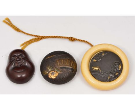 A Japanese grey lacquer Manju 19th Century signed Kiyotiara, decorated with flower and two Cha.no.yu objects in gold and blac