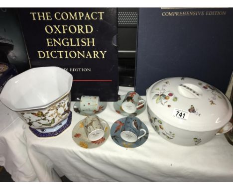 A selection of Magpie cups and saucers, Worcester tureen, jardiniere etc.