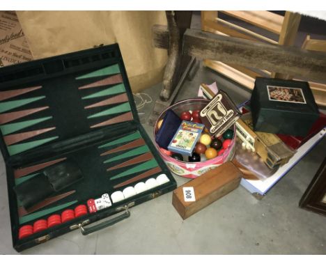 A quantity of old games including backgammon