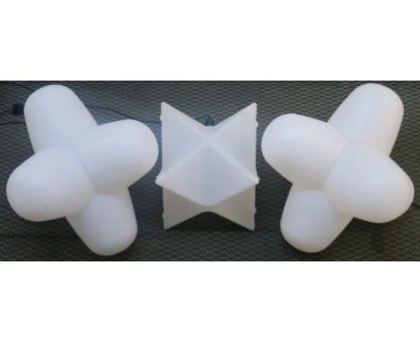 A PAIR OF TOM DIXON JACK FLOOR LIGHTS, of a white polythene, 55cm high and a Tom Dixon white polythene star light, 40cm high 