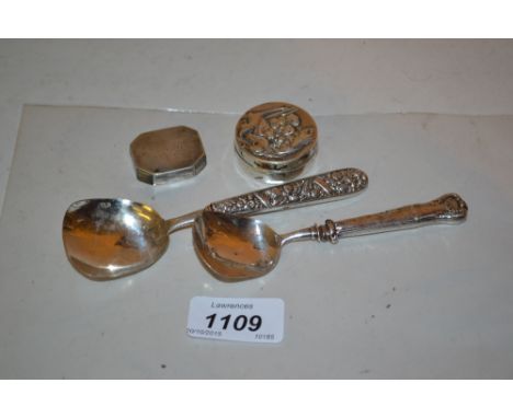 Two early 19th Century silver caddy spoons with associated handles, a Georgian silver vinaigrette (a/f) and a small circular 
