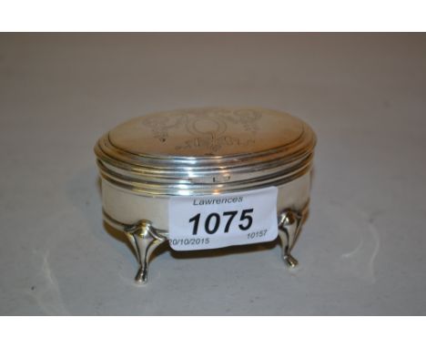 Small oval silver trinket box with engraved hinged cover, Birmingham 1912