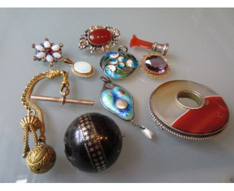 Small quantity of jewellery including two hardstone brooches, tortoiseshell brooch, two white metal enamel pendants, small ha