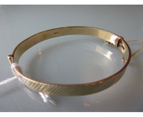 9ct Gold bangle