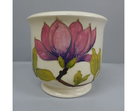 A Moorcroft Magnolia pattern planter, 13.5cm 