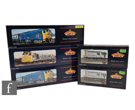 Five OO gauge Bachmann BR diesel locomotives, 32-101 08 Shunter green D3729, 32-100 08 Shunter green 13365, 32-426 Class 24 g