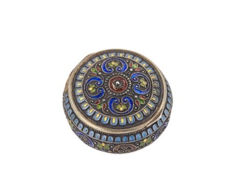 Round 900 sterling silver snuffbox with cloisonne enamel, swirls and foliage decoration. The hinged lid includes a small mirr