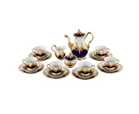  MEISSEN coffee service for six persons, after 1933. Includes: six cups with saucers and dessert plates, coffee pot, sugar bo