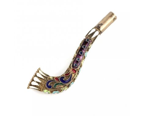  Silver mouthpiece in the form of a curved tube, in cloisonne enamel, decorated with flowers and foliage. Stamp: 916 standard