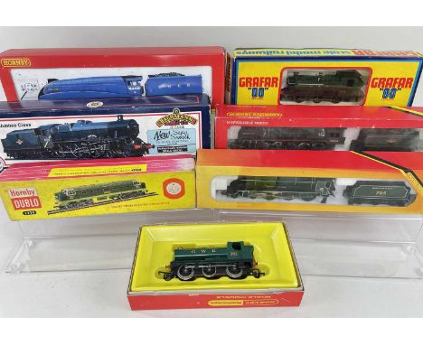 ASSORTED 'OO' GAUGE BOXED STEAM &amp; DIESEL TRAINS, including Bachmann Branch-Line LMS 4-6-0 Jubilee Class 'Galatea' loco &a
