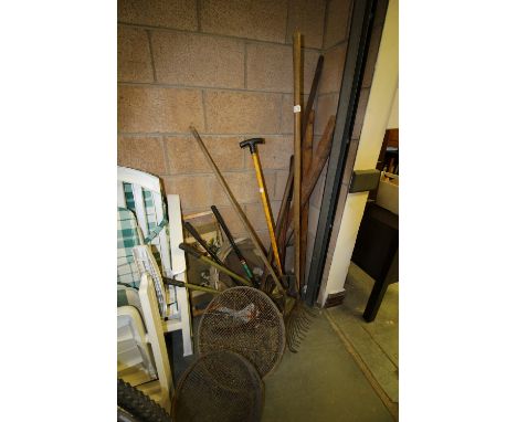 Collection of 8 garden tools plus sieves and pans