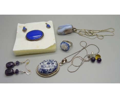 A collection of silver mounted jewellery 