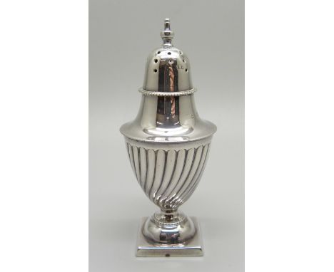 A Victorian silver pepperette with screw top, London 1889, 36g 