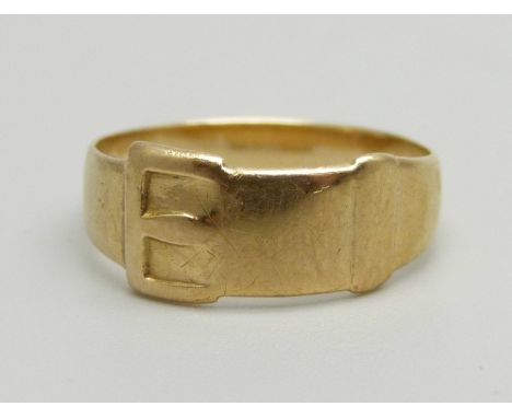 A 9ct gold buckle ring, 2g, M 