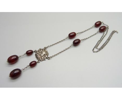 An Art Nouveau silver and sherry amber necklace, 51cm 