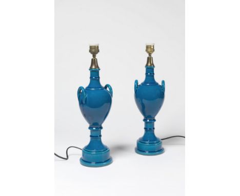 POL CHAMBOST (1906-1983) Paire de pieds de lampe en faïence émaillée bleuSigné.Paar blauw geglazuurde aardewerken lampvoeten.