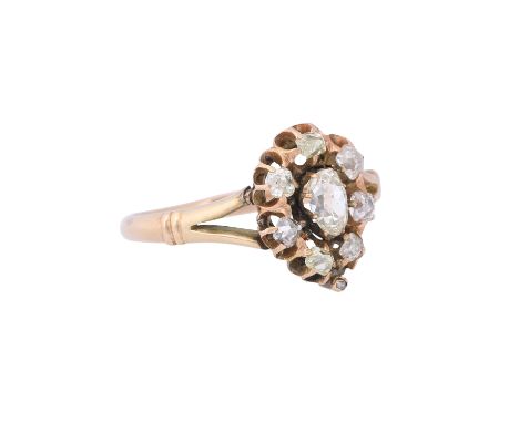 Ring mit Altschliffdiamanten zus. ca. 0,50 ct, ca. GET (M-Z)/VS-SI, RG 14K, 3,2 gr, RW: 56, um 1900, Tragespuren, einige Stei