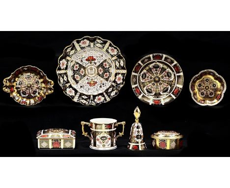 A group of Royal Crown Derby Imari pattern ornamental porcelain, late 20th c,&nbsp;comprising three dishes, cigarette box and