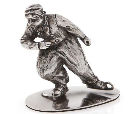 An miniature EPNS statuette of a Dutch skater, 20th c,&nbsp;&nbsp; 55mm h  Polish residue and light wear