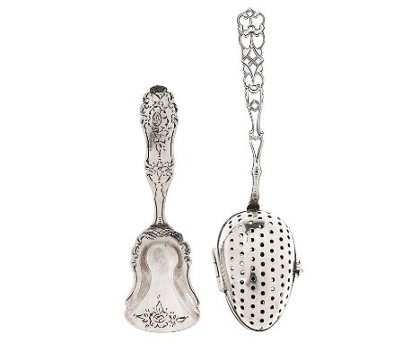 An Edward VII silver&nbsp; handled tea infuser,&nbsp;by&nbsp; G E Walton &amp; Co Limited, Birmingham 1902, 13.5cm l and a Du