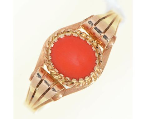 A coral ring, in gold, 2g, size P  