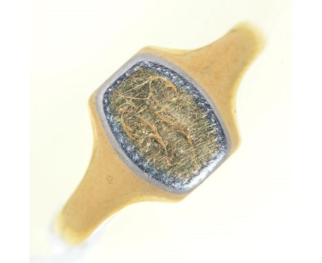 An 18ct gold signet ring, London 1930, 4.5g, size Q  Light wear consistent with age