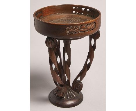 A carved and turned oak pedestal fruit bowl, first half 20th c, with acorn pierced gallery, on four intricate spiral supports