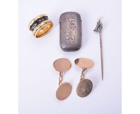 A pair of double end oval link cufflinks, hallmarked 9ct gold, 7.8g gross; a 19th century mourning ring, the black enamel ban
